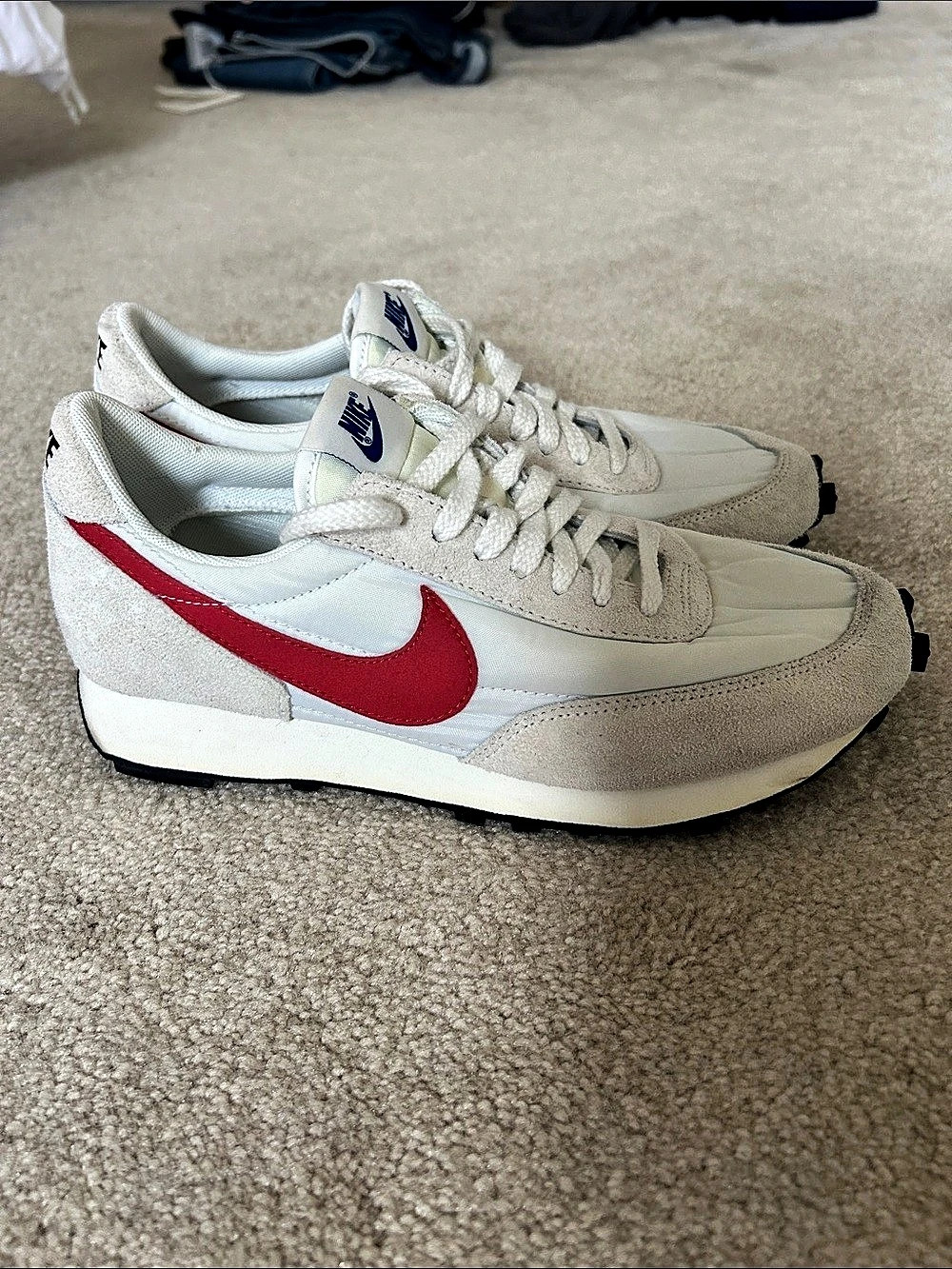 Nike Daybreak SP White University Red Women's White & Red Sneakers